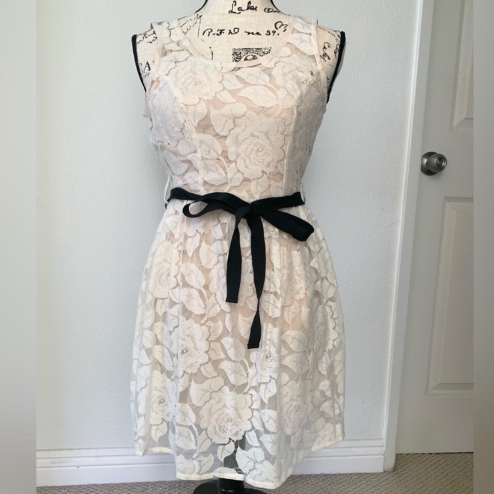 🆕 Elegant Floral Lace Cotton Lined Dress with Black Bow